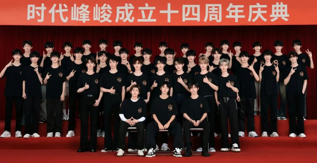 tfboys演唱会出尽风头不说，肖战和哇唧唧哇解约