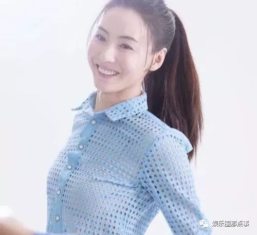 张柏芝三胎正面照曝光，称干女儿为“我个女”，干女儿满月